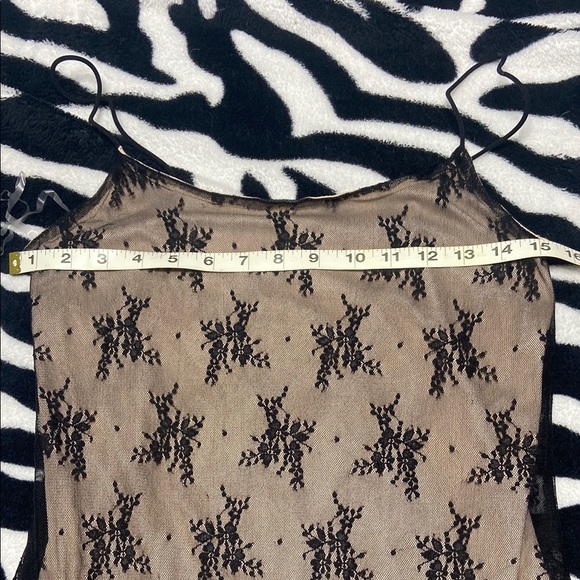 Elegant Black Lace Maxi Dress - Picture 4 of 6